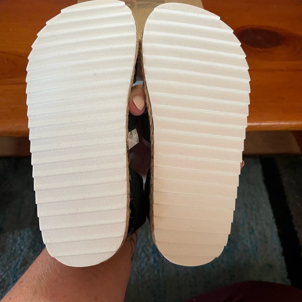 Steve Madden Black Kids Sandals sz 10 NIB - Picture 4 of 4